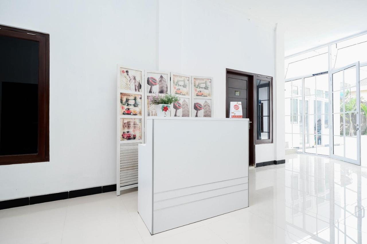Oyo 1611 Four D'Home Surakarta  Екстер'єр фото