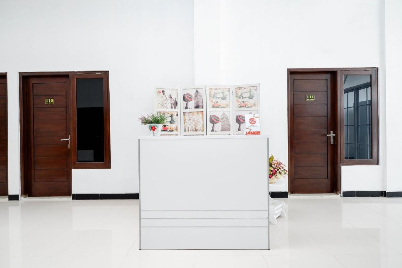Oyo 1611 Four D'Home Surakarta  Екстер'єр фото