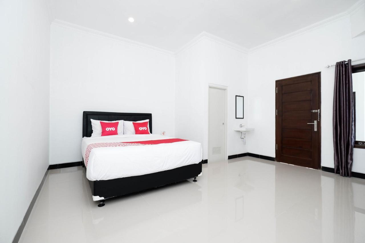 Oyo 1611 Four D'Home Surakarta  Екстер'єр фото