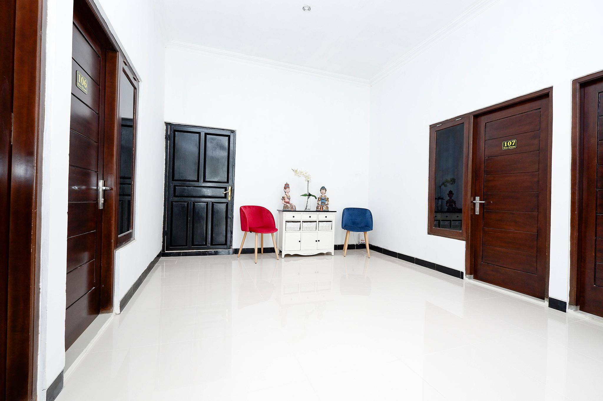 Oyo 1611 Four D'Home Surakarta  Екстер'єр фото