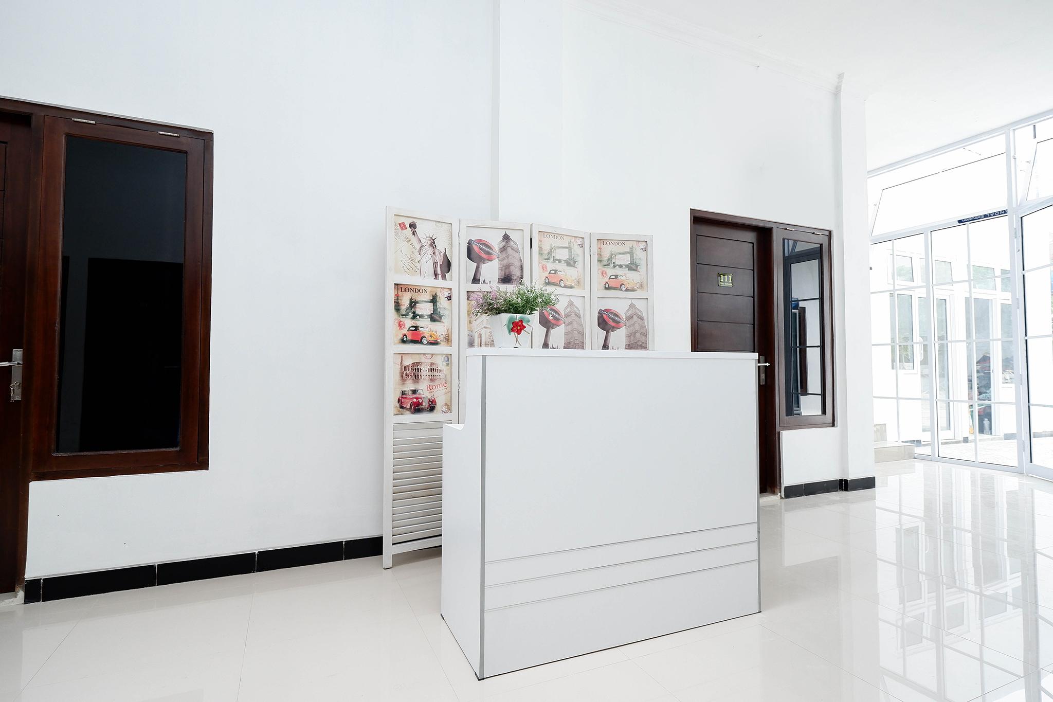 Oyo 1611 Four D'Home Surakarta  Екстер'єр фото